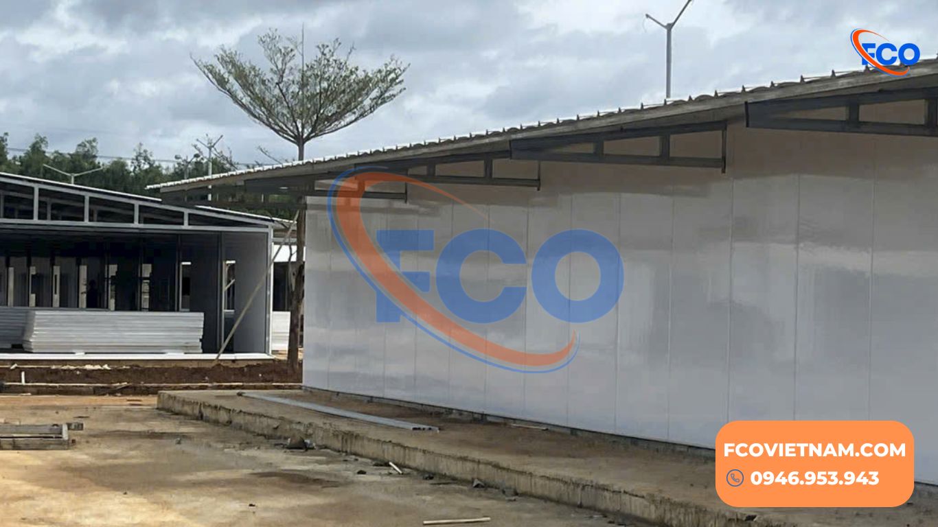 FCO Việt Nam cung cấp tấm panel ngăn phòng cho văn phòng, nhà xưởng, kho lạnh, phòng sạch hay nhà trọ. Nhận báo giá tấm panel vách ngăn!