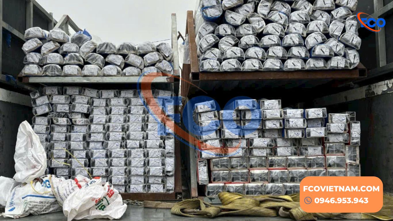 Cung cấp phụ kiện panel phòng sạch: thanh U chân vách, V cài và C cài ốp cạnh, bo góc mặt trăng loại bỏ góc chết, hệ phụ kiện cửa kín khít