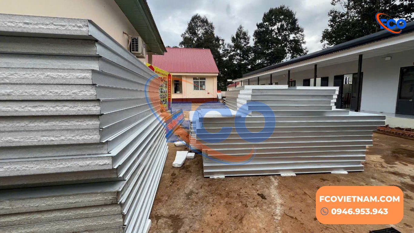 Chuyên cung cấp tấm panel kháng khuẩn PIR, PU chính hãng. Báo giá tấm vách ngăn chống khuẩn 2026 rẻ nhất thị trường. Bảo hành 30-50 năm